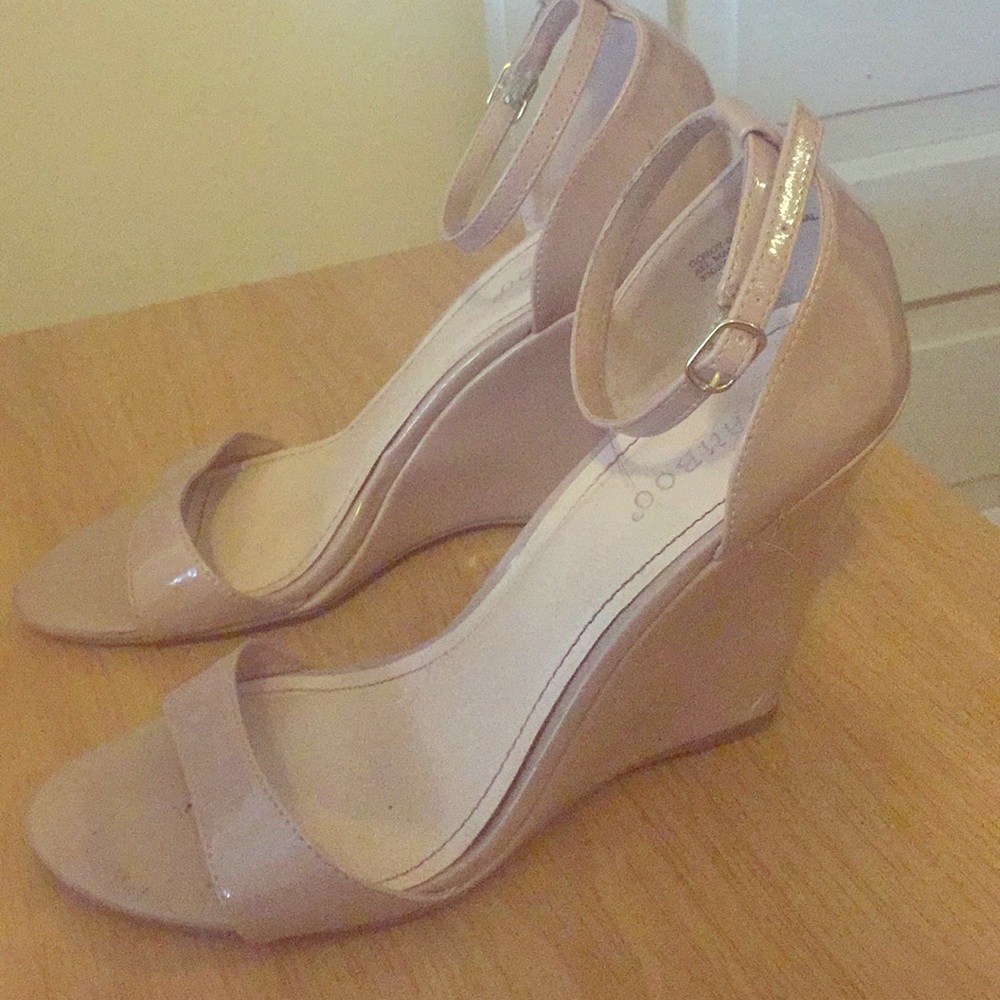 Nude Wedges